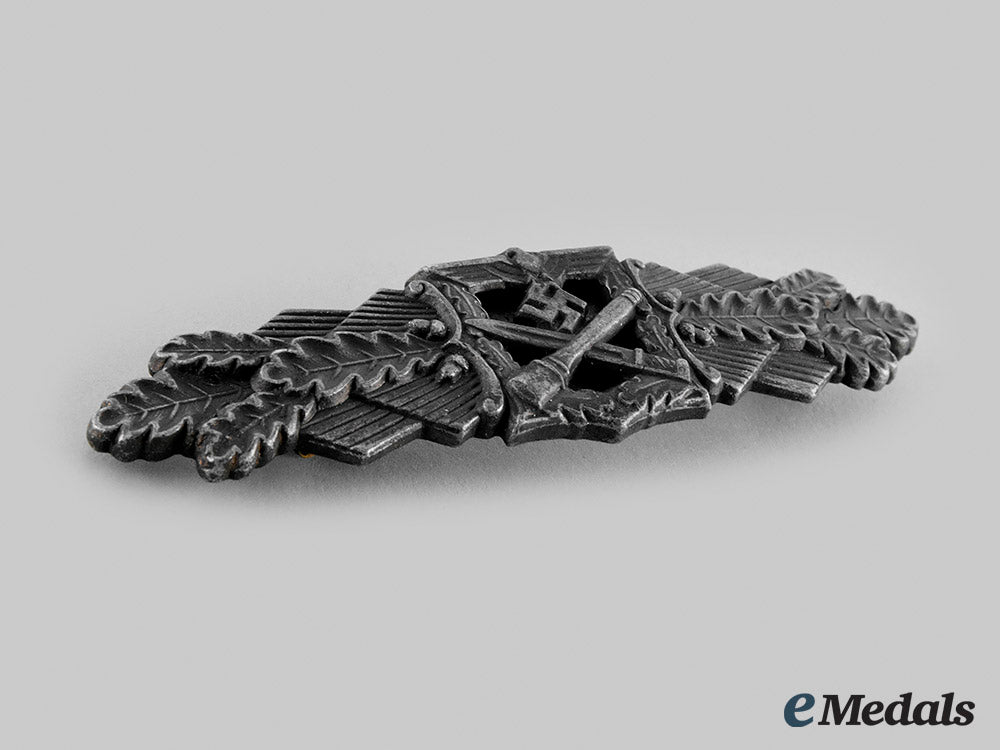 germany,_wehrmacht._a_close_combat_clasp,_bronze_grade,_by_friedrich_linden_m19_27027