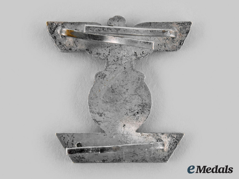 germany,_wehrmacht._a_clasp_to_the1939_iron_cross_ii_class,_type_ii,_with_case_m19_27321