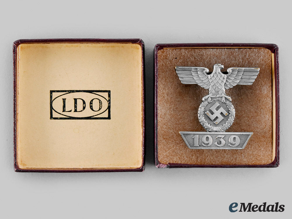germany,_wehrmacht._a_clasp_to_the1939_iron_cross_ii_class,_type_ii,_with_case_m19_27322