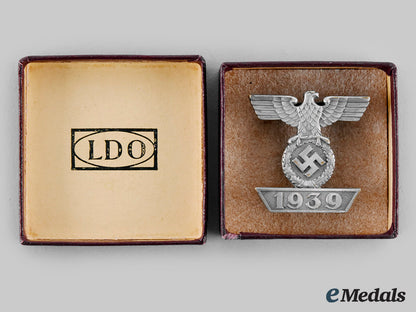 germany,_wehrmacht._a_clasp_to_the1939_iron_cross_ii_class,_type_ii,_with_case_m19_27322