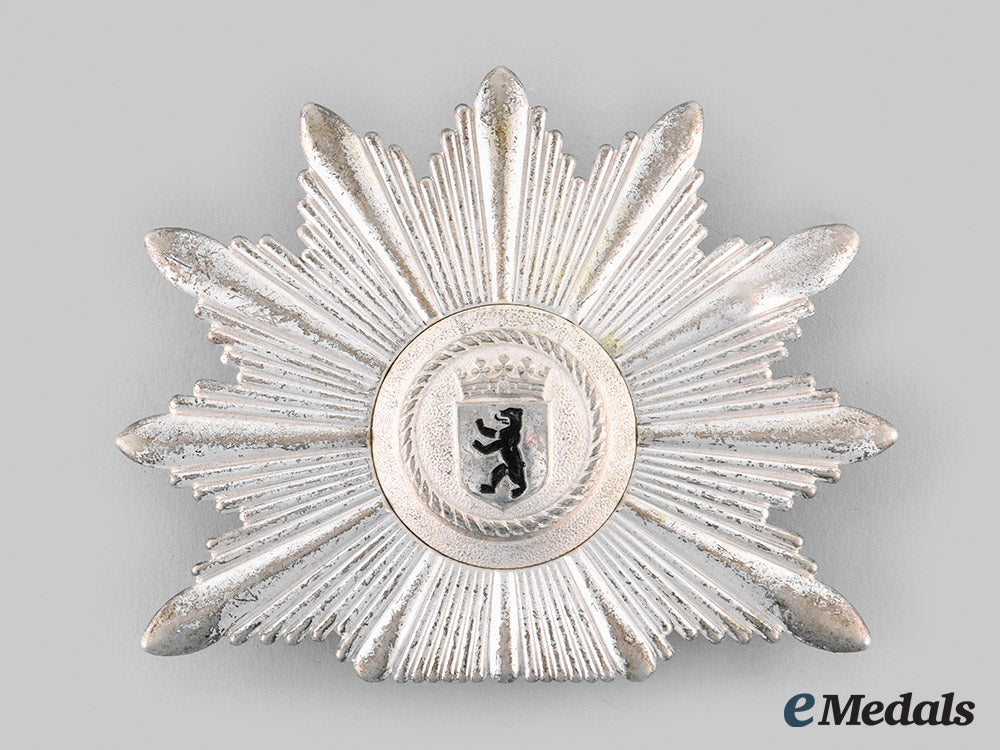 germany,_schutzpolizei_berlin._a_post-_war_west_berlin_police_shako_plate,_c,1955_m19_27335