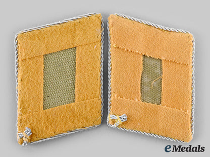 germany,_luftwaffe._a_pair_of_flight_hauptmann_collar_tabs_m19_27388