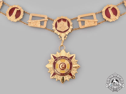 brunei,_the_abode_of_peace._a_most_esteemed_family_order_of_brunei,_i_class_collar_m19_2753_1