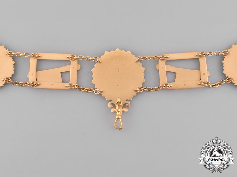 brunei,_the_abode_of_peace._a_most_esteemed_family_order_of_brunei,_i_class_collar_m19_2759_1