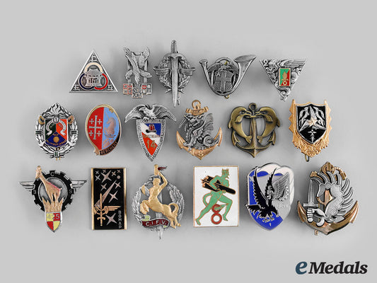 france,_v_republic._a_lot_of_seventeen_regimental_badges_m19_27754