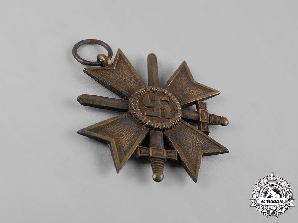 germany,_wehrmacht._a_war_merit_cross,_ii_class_with_swords,_by_frank&_reif_m19_3639