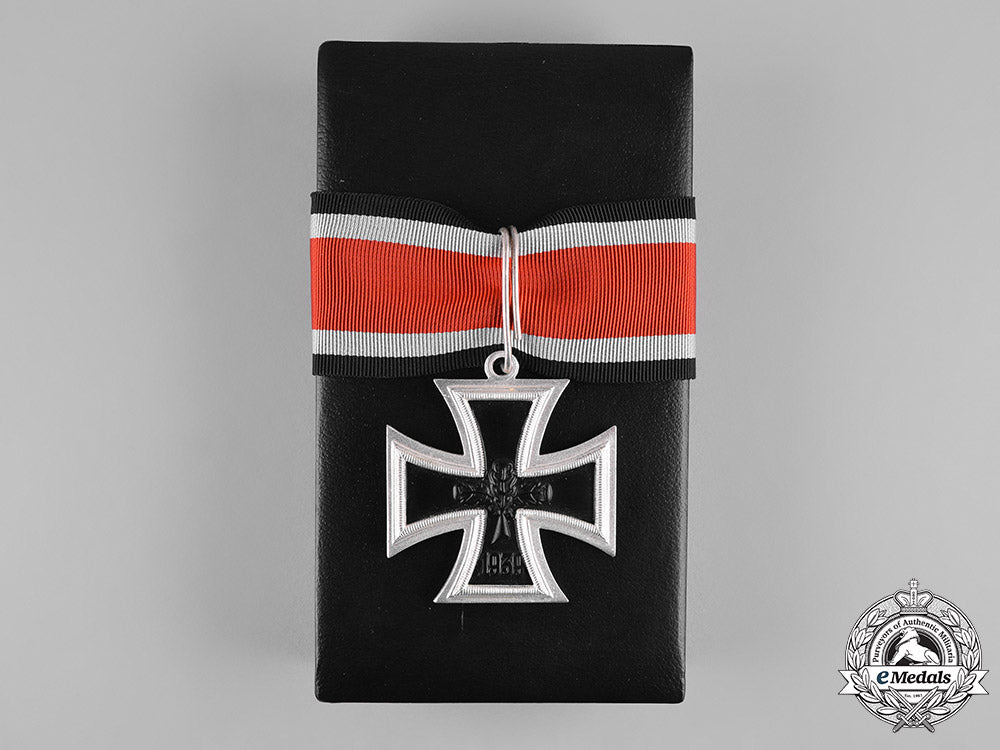 germany,_federal_republic._a_knight’s_cross_of_the_iron_cross1939,_with_case,1957_version_m19_3673