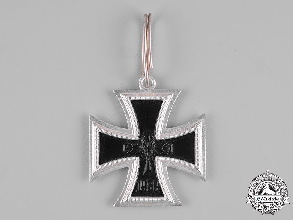 germany,_federal_republic._a_knight’s_cross_of_the_iron_cross1939,_with_case,1957_version_m19_3675