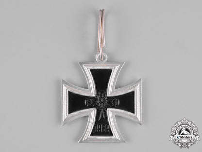 germany,_federal_republic._a_knight’s_cross_of_the_iron_cross1939,_with_case,1957_version_m19_3675