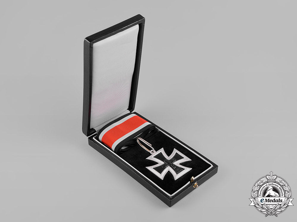 germany,_federal_republic._a_knight’s_cross_of_the_iron_cross1939,_with_case,1957_version_m19_3681