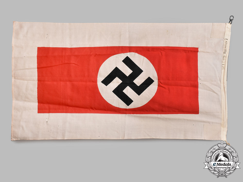 germany,_kriegsmarine._a_harbour_pilot's_flag_m19_3832_1_1_1_1