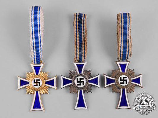 germany,_third_reich._a_group_of_honour_crosses_of_the_german_mother,_various_grades_m19_4135