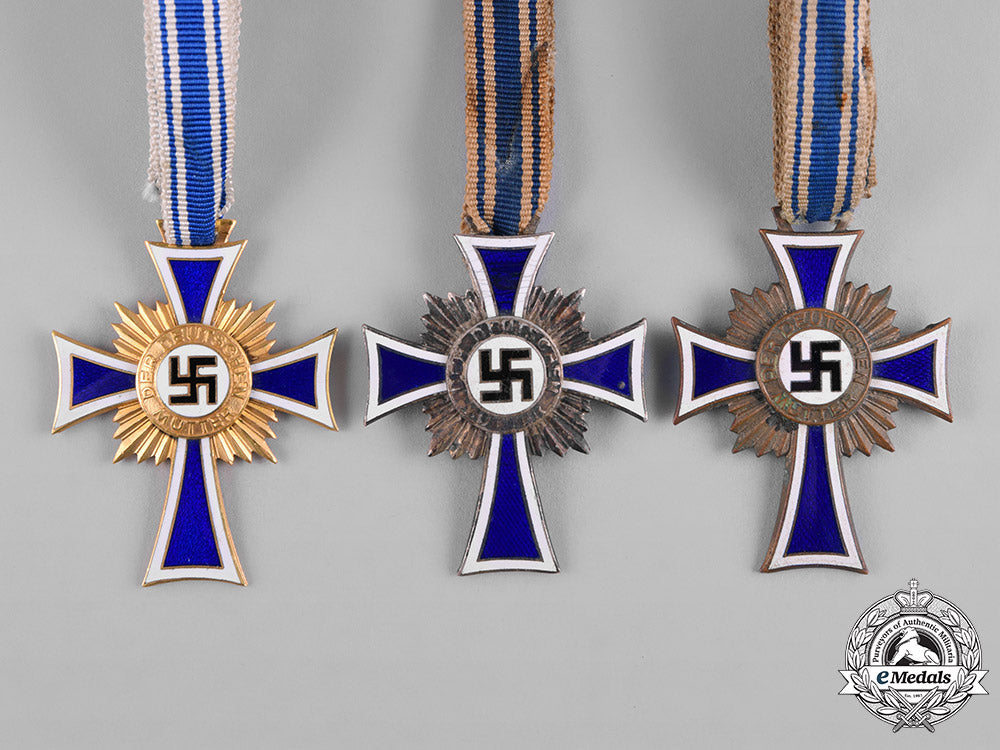 germany,_third_reich._a_group_of_honour_crosses_of_the_german_mother,_various_grades_m19_4136