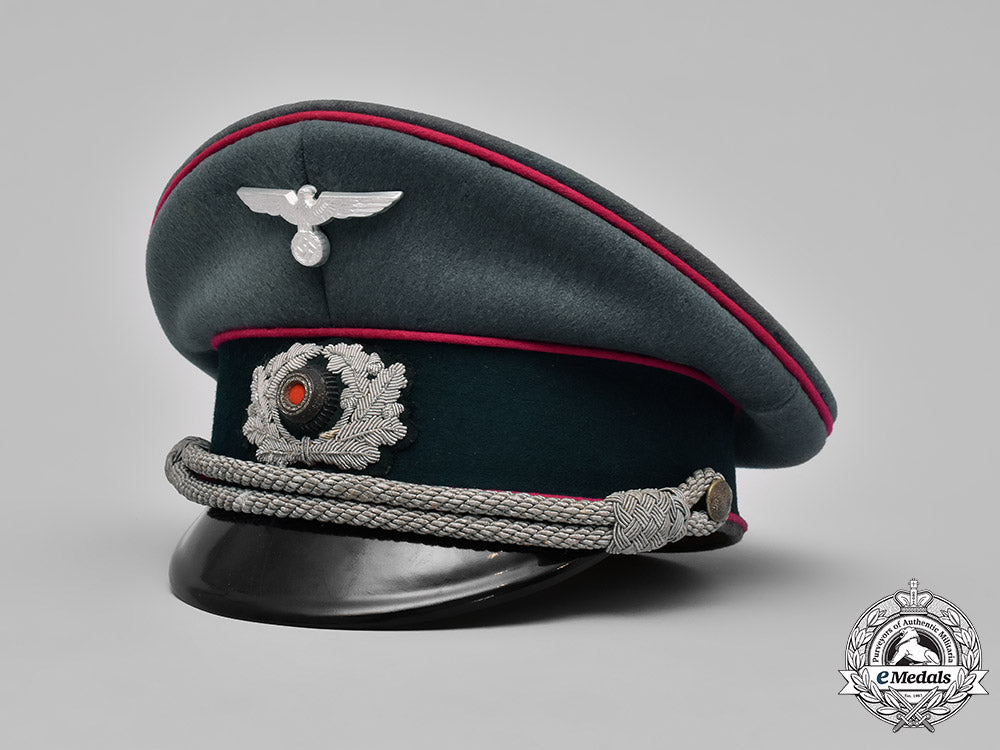 germany,_wehrmacht._a_veterinarian_officer’s_visor_cap,_by_mitzlaff&_bliedung,_named_m19_4552