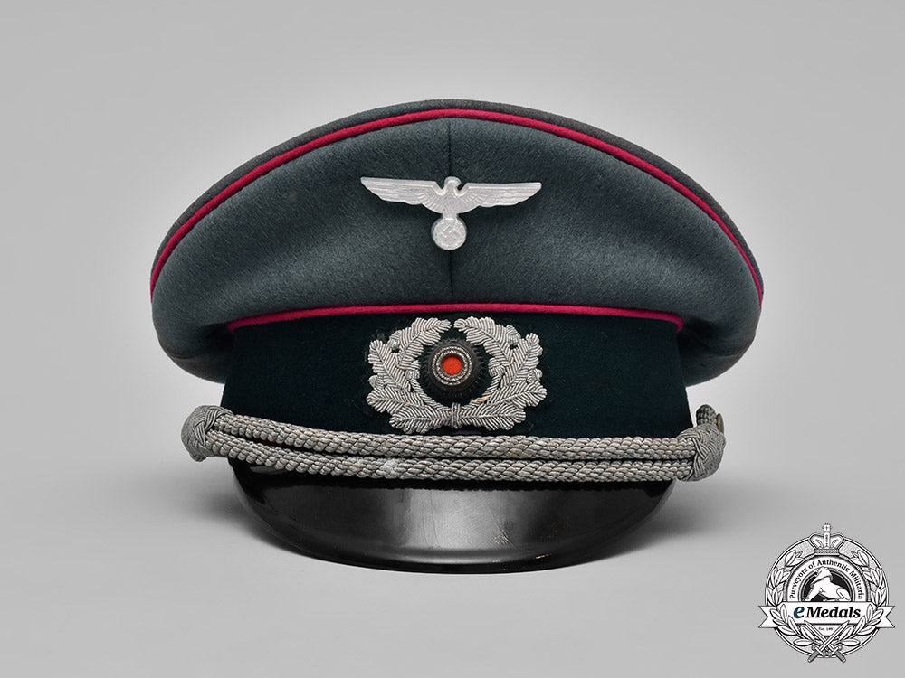 germany,_wehrmacht._a_veterinarian_officer’s_visor_cap,_by_mitzlaff&_bliedung,_named_m19_4553