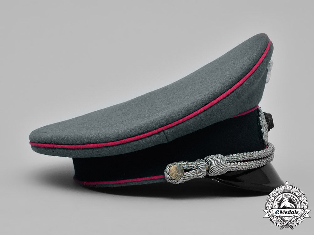 germany,_wehrmacht._a_veterinarian_officer’s_visor_cap,_by_mitzlaff&_bliedung,_named_m19_4554