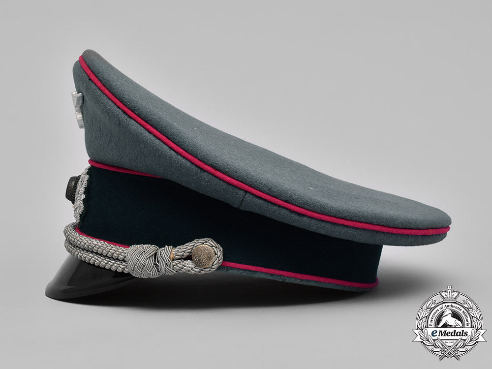 germany,_wehrmacht._a_veterinarian_officer’s_visor_cap,_by_mitzlaff&_bliedung,_named_m19_4556