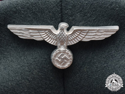germany,_wehrmacht._a_veterinarian_officer’s_visor_cap,_by_mitzlaff&_bliedung,_named_m19_4557