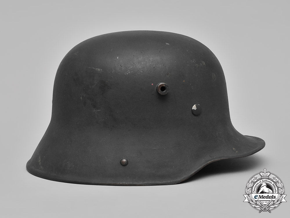 germany,_wehrmacht._a_refurbished_m18_steel_helmet,_c.1940_m19_4693