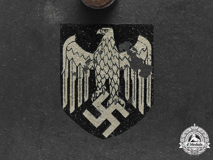 germany,_wehrmacht._a_refurbished_m18_steel_helmet,_c.1940_m19_4696