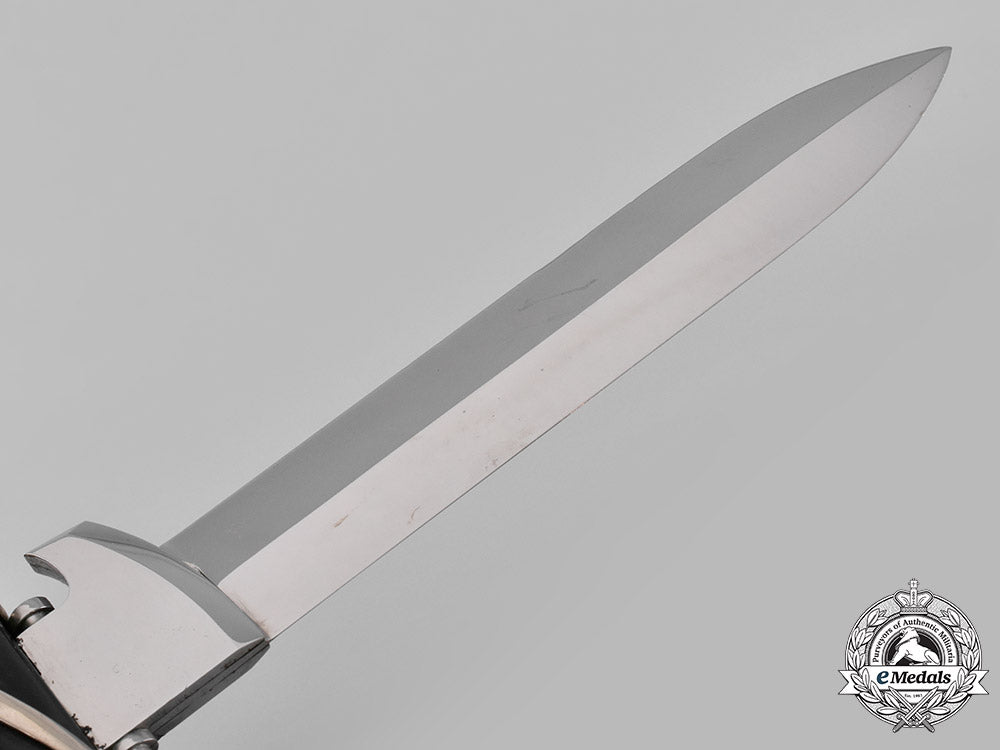 italy,_fascist_state._a_presentation_dagger_of13_th_legion_ccnn_commanding_officer,_c.1940_m19_5650_1_1
