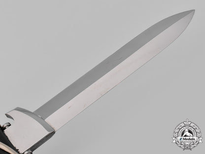 italy,_fascist_state._a_presentation_dagger_of13_th_legion_ccnn_commanding_officer,_c.1940_m19_5650_1_1