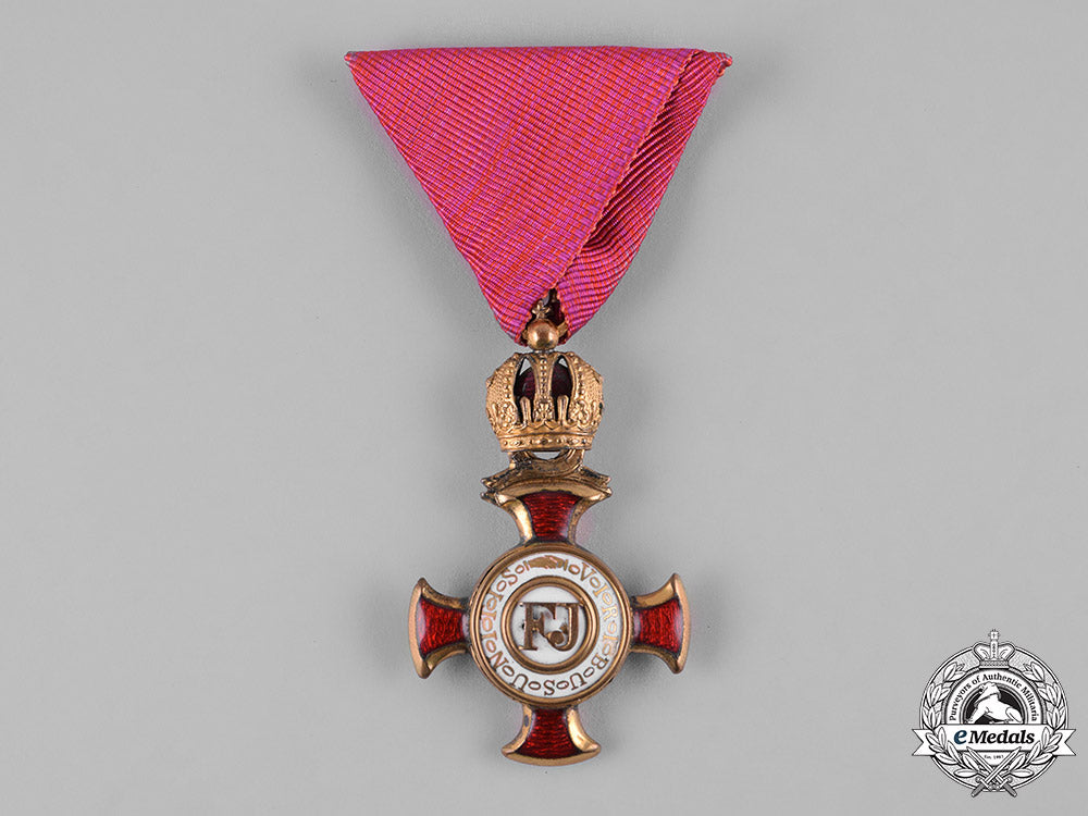austria,_imperial._a_cross_of_merit_with_crown,_by_wilhelm_kunz,_c.1918_m19_5786_1_2