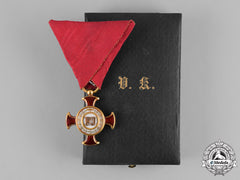 Austria, Imperial. A Cross Of Merit In Gold With Case, By V. Mayers Söhne, Ca. 1908