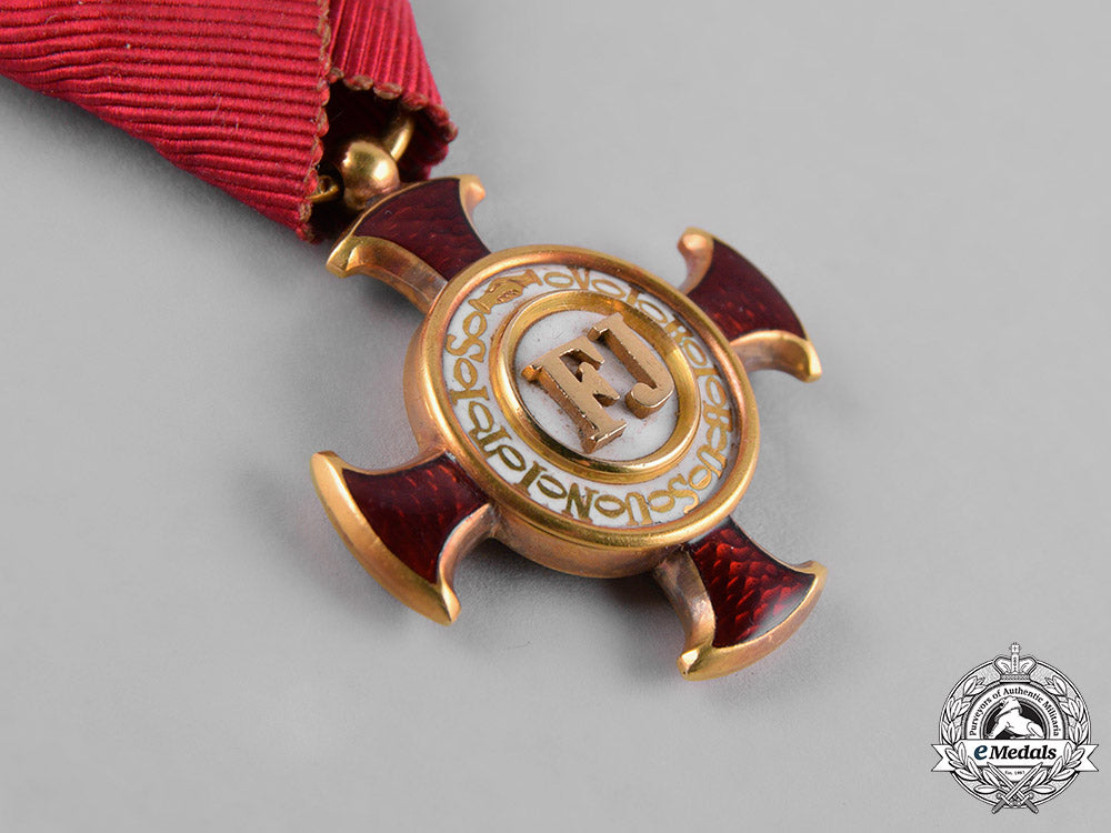 austria,_imperial._a_cross_of_merit_in_gold_with_case,_by_v._mayers_söhne,_ca.1908_m19_5840