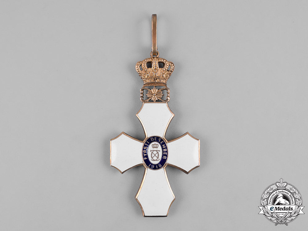 iceland,_republic._an_order_of_the_falcon,_commander's_cross,_c.1935_m19_6306_1_1_1_1