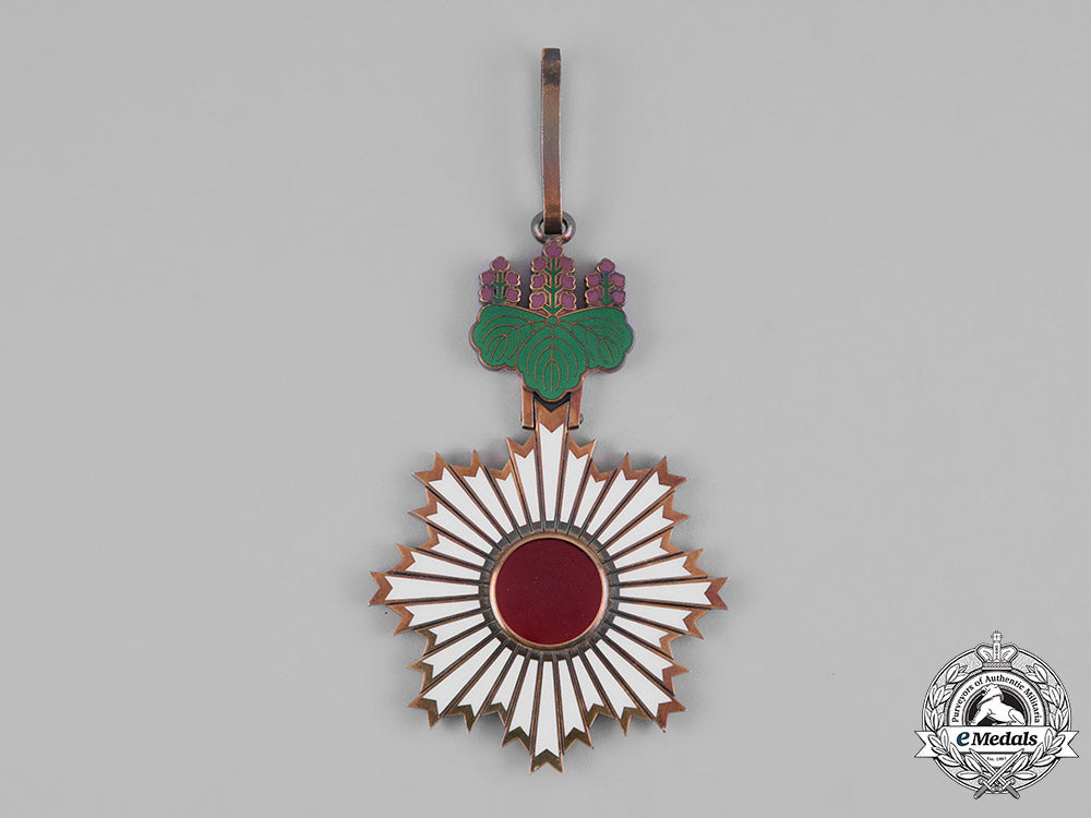 japan,_imperial._an_order_of_the_rising_sun,_ii_class,_c.1940_m19_6455