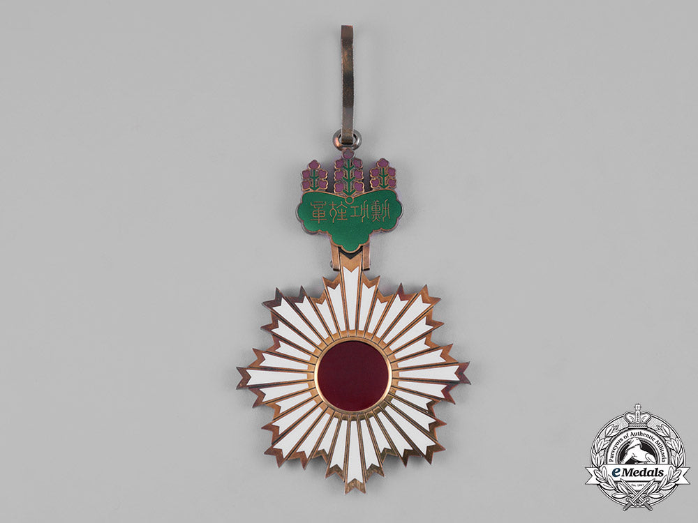 japan,_imperial._an_order_of_the_rising_sun,_ii_class,_c.1940_m19_6456