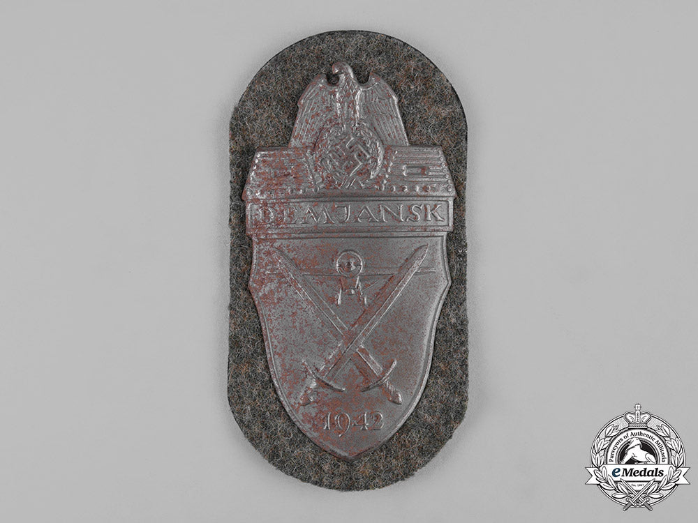 germany,_heer._an_army-_issued_demjansk_shield_m19_7005