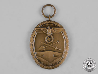 germany,_wehrmacht._a_west_wall_medal_by_sohni,_heubach&_co._m19_7008