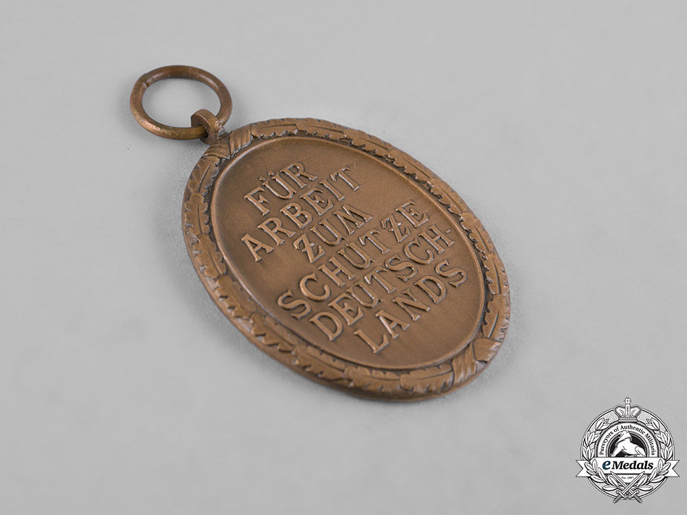 germany,_wehrmacht._a_west_wall_medal_by_sohni,_heubach&_co._m19_7010