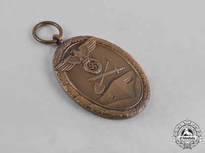 germany,_wehrmacht._a_west_wall_medal_by_sohni,_heubach&_co._m19_7011