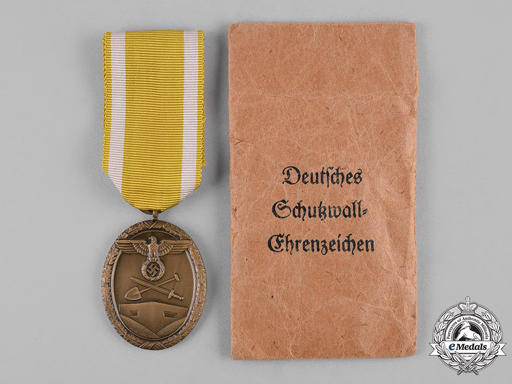 germany,_wehrmacht._a_west_wall_medal_by_sohni,_heubach&_co._m19_7012