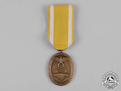 germany,_wehrmacht._a_west_wall_medal_by_sohni,_heubach&_co._m19_7013