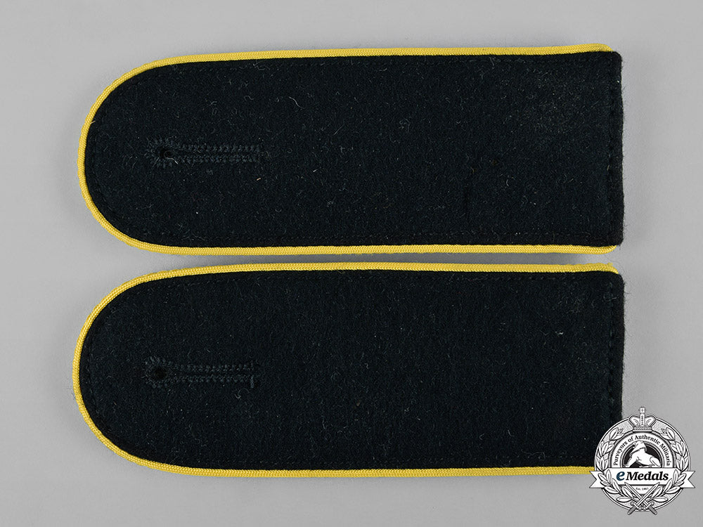 germany,_ss._a_set_of_waffen-_ss_mann_signals_shoulder_straps_m19_7099