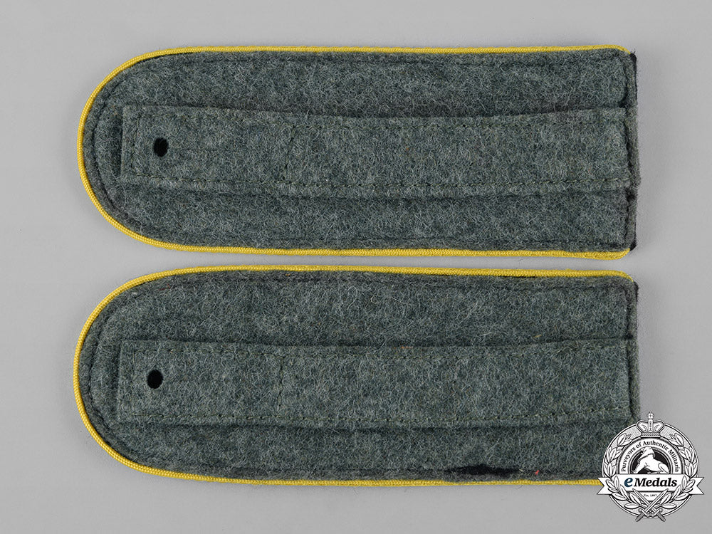 germany,_ss._a_set_of_waffen-_ss_mann_signals_shoulder_straps_m19_7100