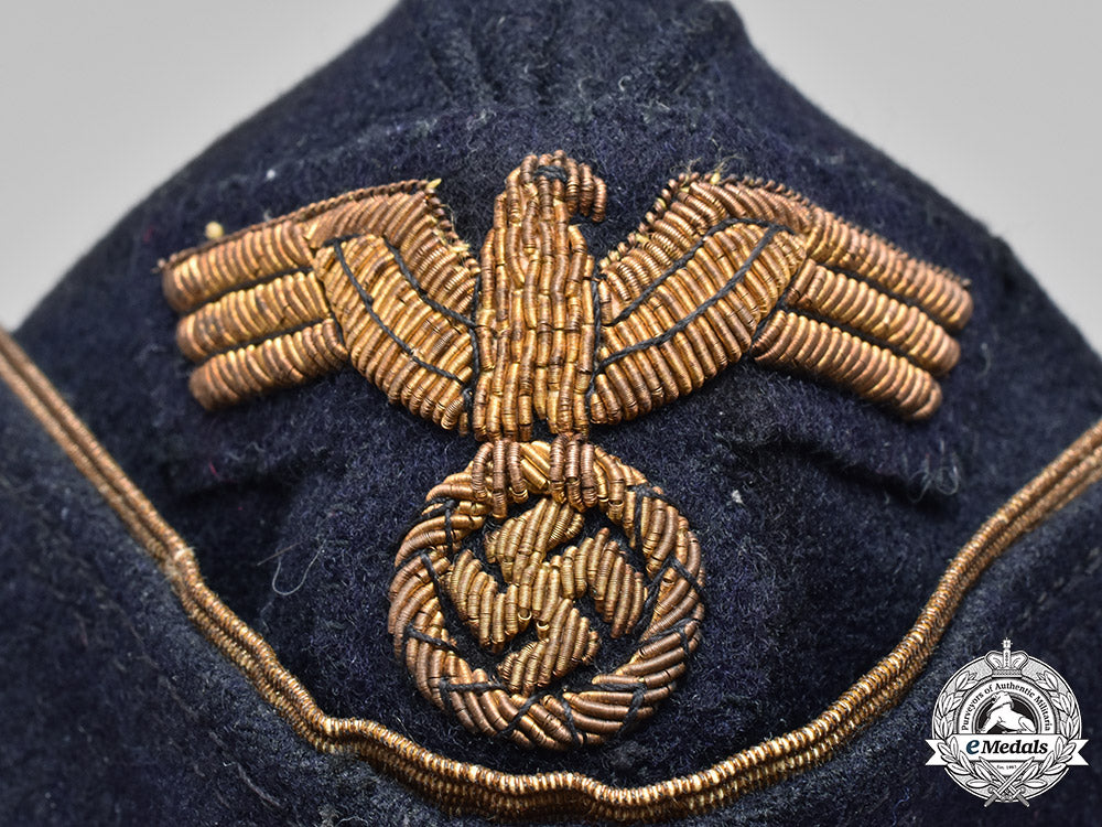 germany,_kriegsmarine._an_officers_garrison_cap,_by_glöckler_m19_7470_1_1