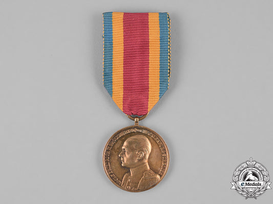 mecklenburg-_strelitz,_duchy._a_merit_medal,_gold_grade,_by_godet_m19_7668