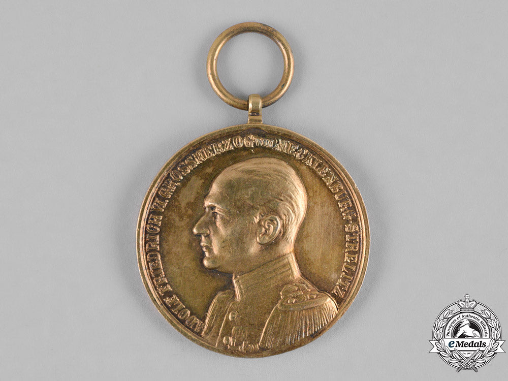 mecklenburg-_strelitz,_duchy._a_merit_medal,_gold_grade,_by_godet_m19_7669