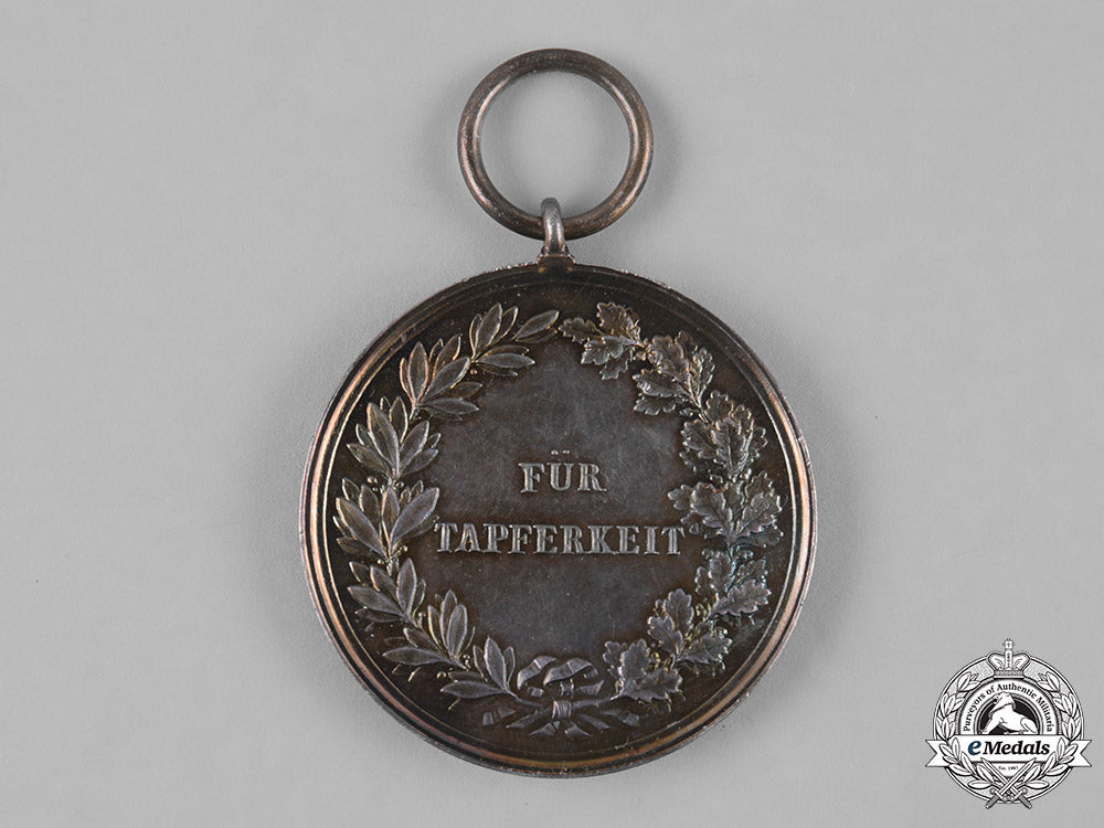 hesse-_darmstadt,_grand_duchy._a_general_honour_decoration,_silver_medal_for_bravery,_with_original_paper_envelope_m19_7761_1