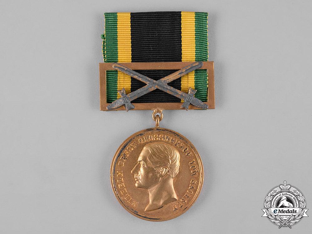 saxe-_weimar,_grand_duchy._a_general_honour_decoration,_gold_grade_with_swords_clasp_m19_7802