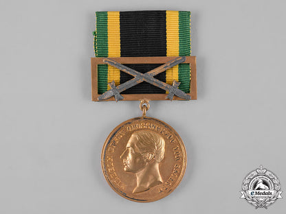 saxe-_weimar,_grand_duchy._a_general_honour_decoration,_gold_grade_with_swords_clasp_m19_7802