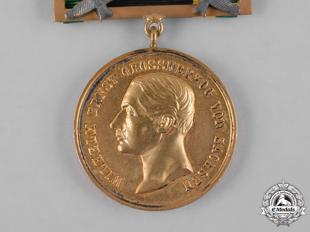 saxe-_weimar,_grand_duchy._a_general_honour_decoration,_gold_grade_with_swords_clasp_m19_7803