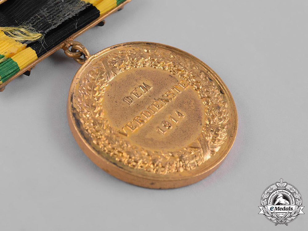 saxe-_weimar,_grand_duchy._a_general_honour_decoration,_gold_grade_with_swords_clasp_m19_7806