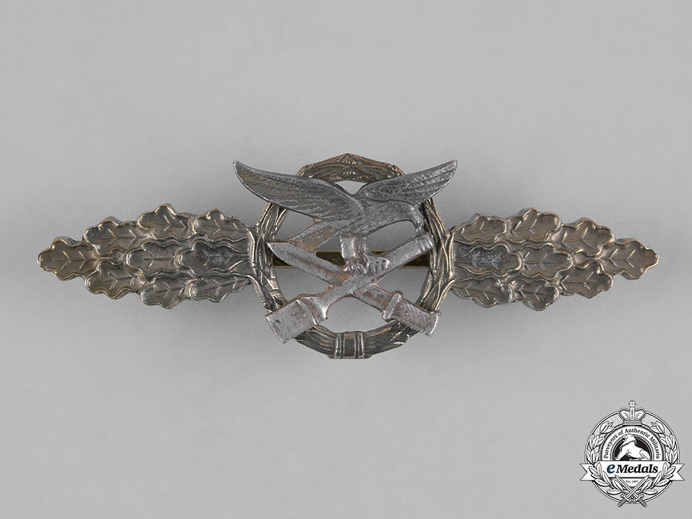 germany,_federal_republic._a_luftwaffe_close_combat_clasp,_bronze_grade,1957_version_m19_8682