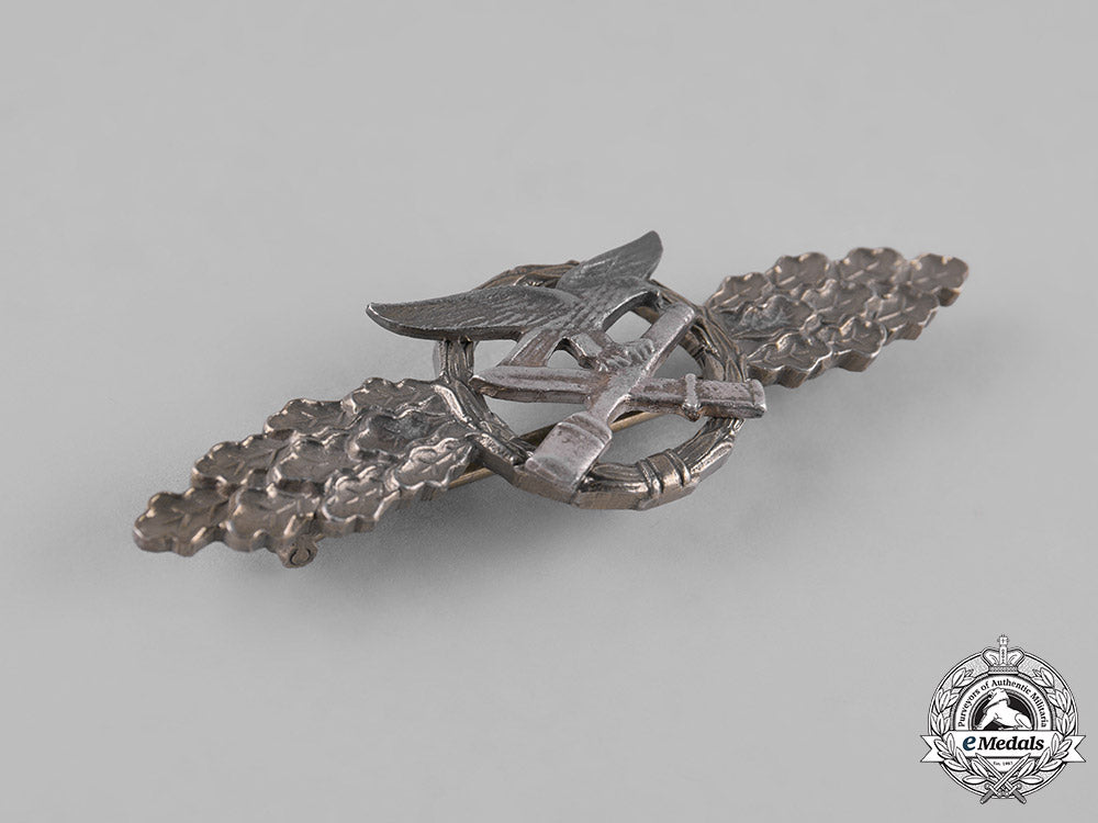 germany,_federal_republic._a_luftwaffe_close_combat_clasp,_bronze_grade,1957_version_m19_8684
